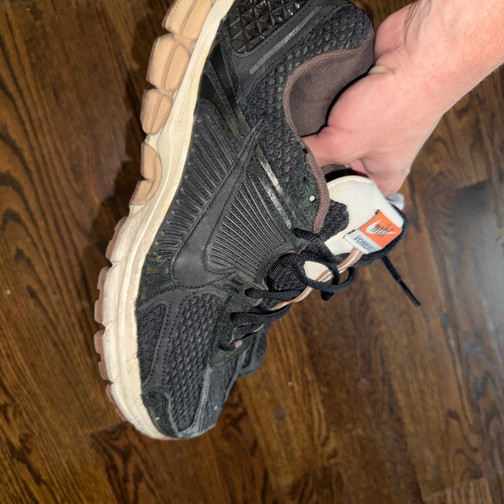 Nike Black and Tan Athletic Shoes with Cushioned Midsole